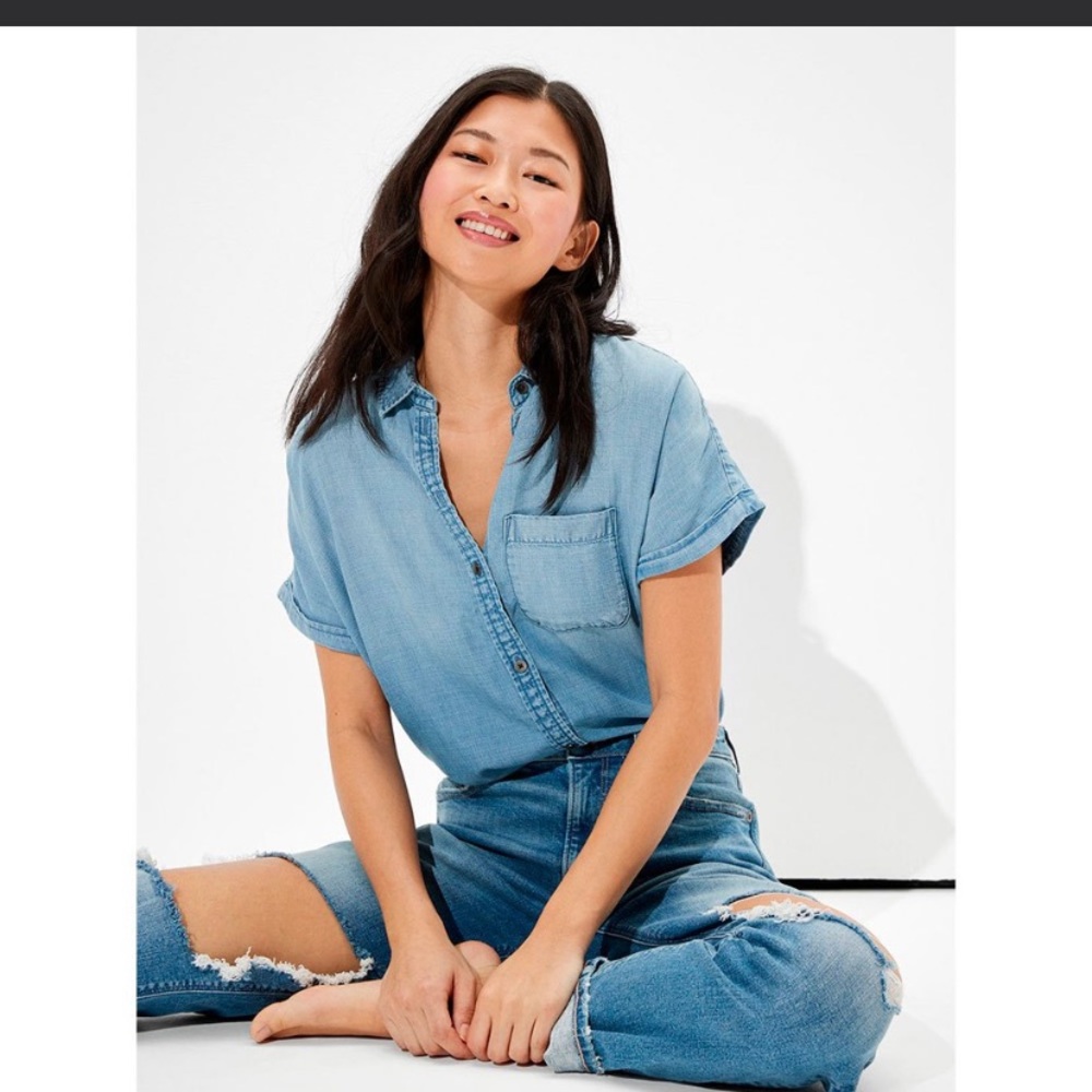 (American Eagle) Don’t Ask Why Brand Cropped Button Up